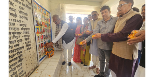 पुलवामा के शहीदों को जिला कांग्रेस कमेटी ने दी श्रद्धांजलि